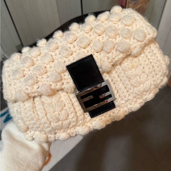 Gorgeous Ivory Authentic FENDI Knit Wool Baguette Bag! - Picture 15 of 16